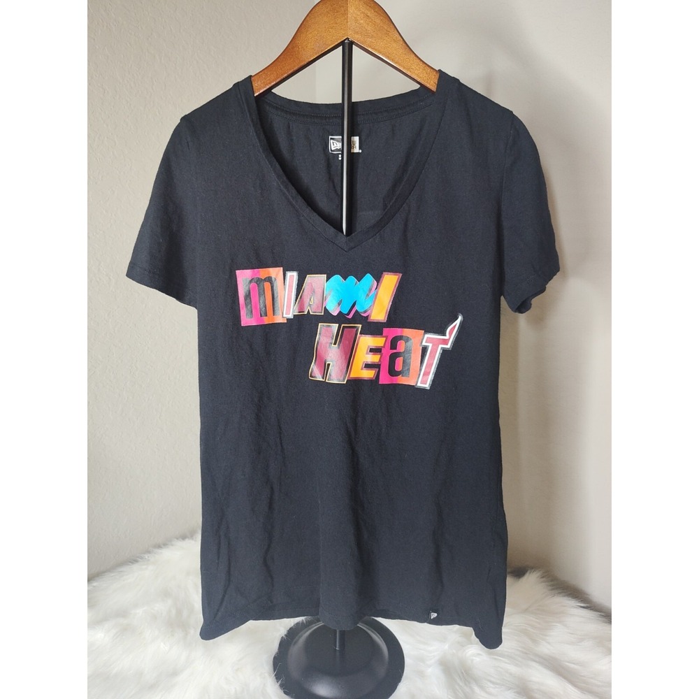 New Era Miami Heat T-Shirt Women Small Black V-Neck Graphic NBA Basketball